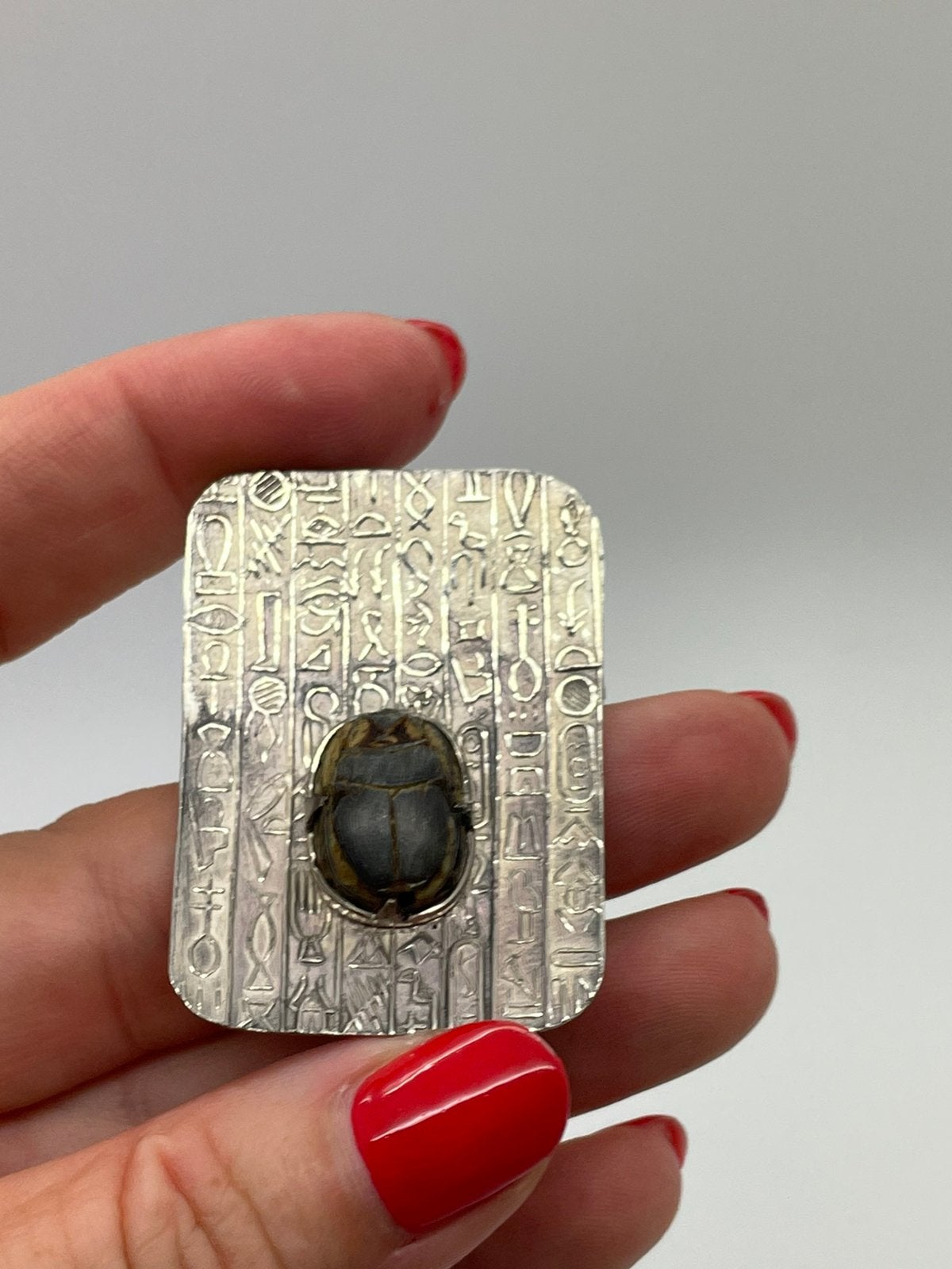 F76 Prachtige zilveren Egyptische hanger/broche scarabee, Ophalen of Verzenden, Zilver