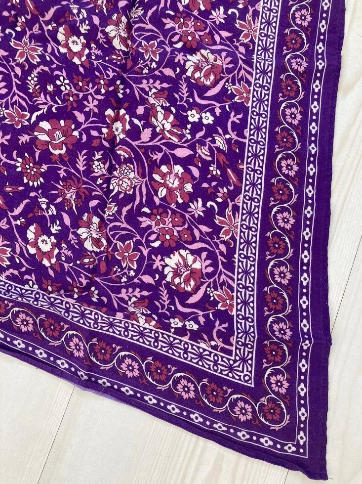 Prachtige SJAAL foulard carré met ‘Franse blockprint’, Kleding | Dames, Ophalen of Verzenden, Zo goed als nieuw, Maat 38/40 (M)