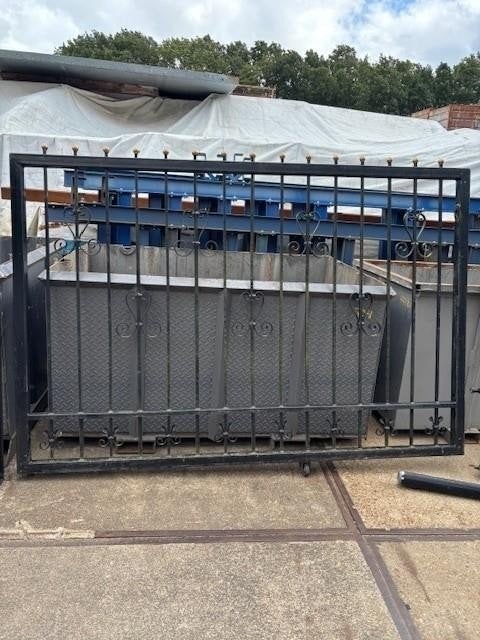 2335. Elektronische / elektrische poort / smeedijzer, Ophalen, Gebruikt, 150 tot 200 cm, IJzer