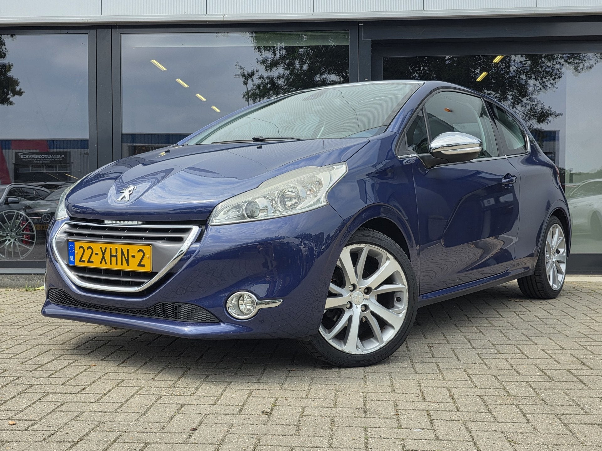 Peugeot 208 1.6 VTi Allure + PANO DAK + VOLLEER + NAVIGATIE, Voorwielaandrijving, Euro 5, Gebruikt, Zwart