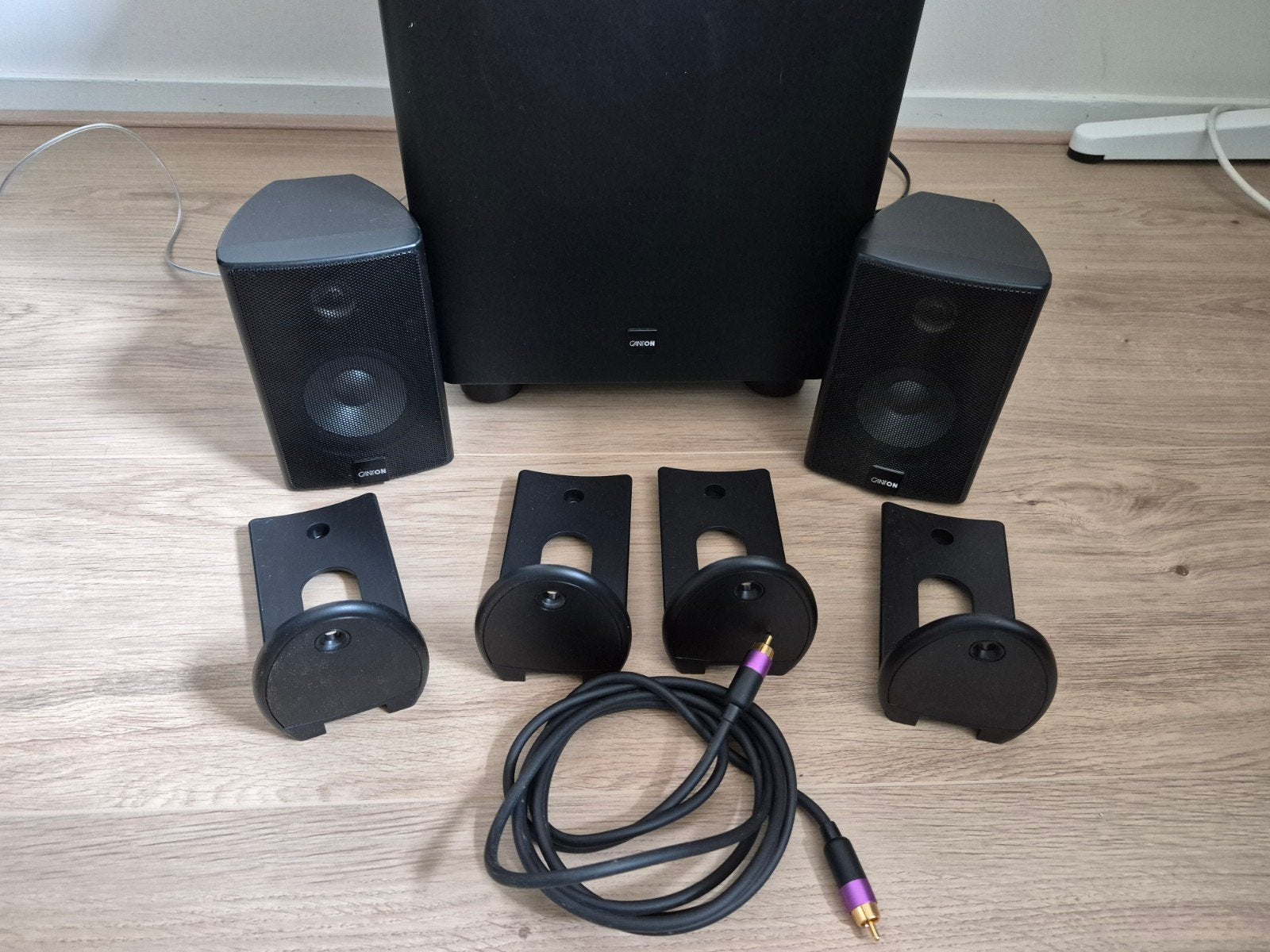 Canton 5.1 speakerset incl subwoofer en kabel, Audio, Tv en Foto, Luidsprekers, Inclusief muurbeugels, 120 tot 150 watt, Zo goed als nieuw