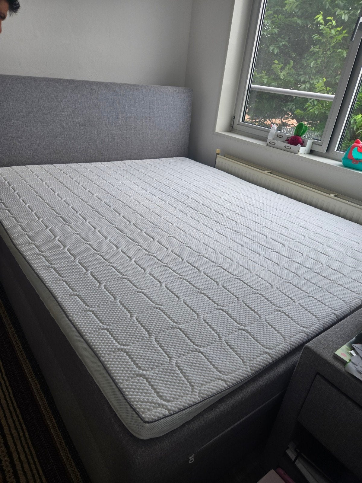 Foto 3 van Complete Boxspringset 180x210 met Nachtkastjes en Lampen