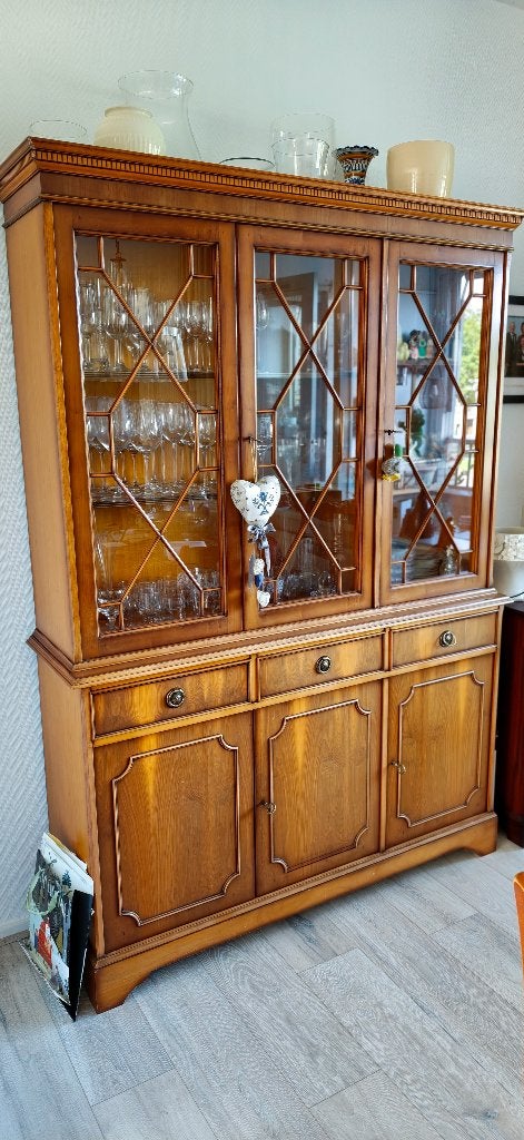 Prachtige kersenhouten servieskast