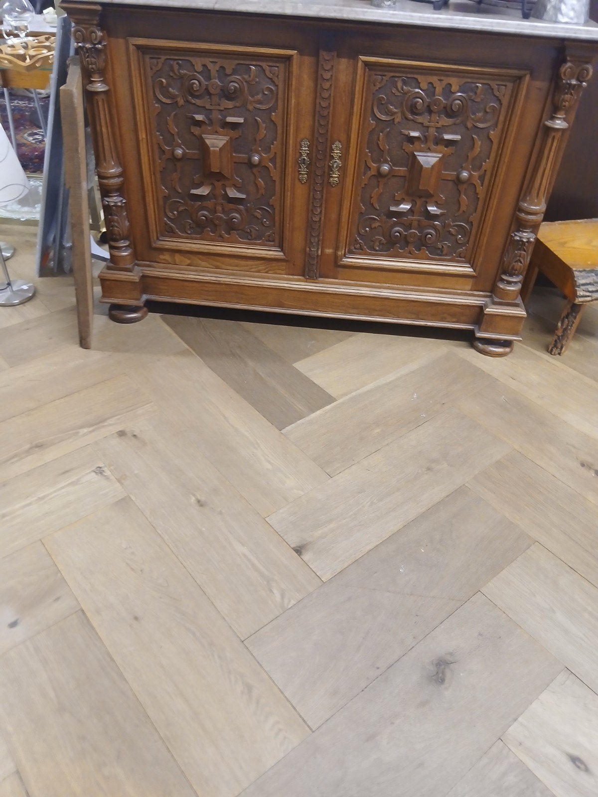 Antiek dressoir met marmeren blad en houtsnijwerk, Ophalen