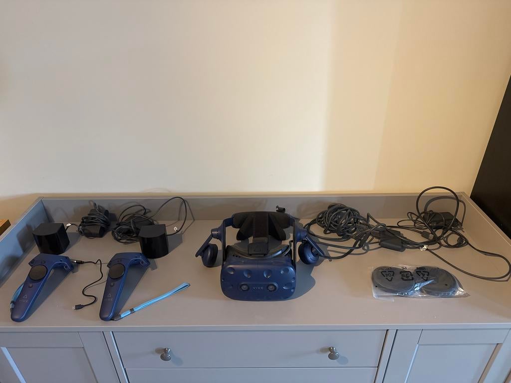 HTC VIVE Pro VR complete set met extra's, Spelcomputers en Games, Virtual Reality, Gebruikt, Pc, VR-bril, Ophalen