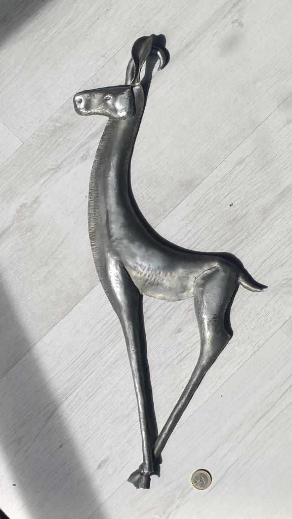Metalen sculptuur van een hert of antilope, Antiek en Kunst, Ophalen of Verzenden, Beeld, Metaal, Modern