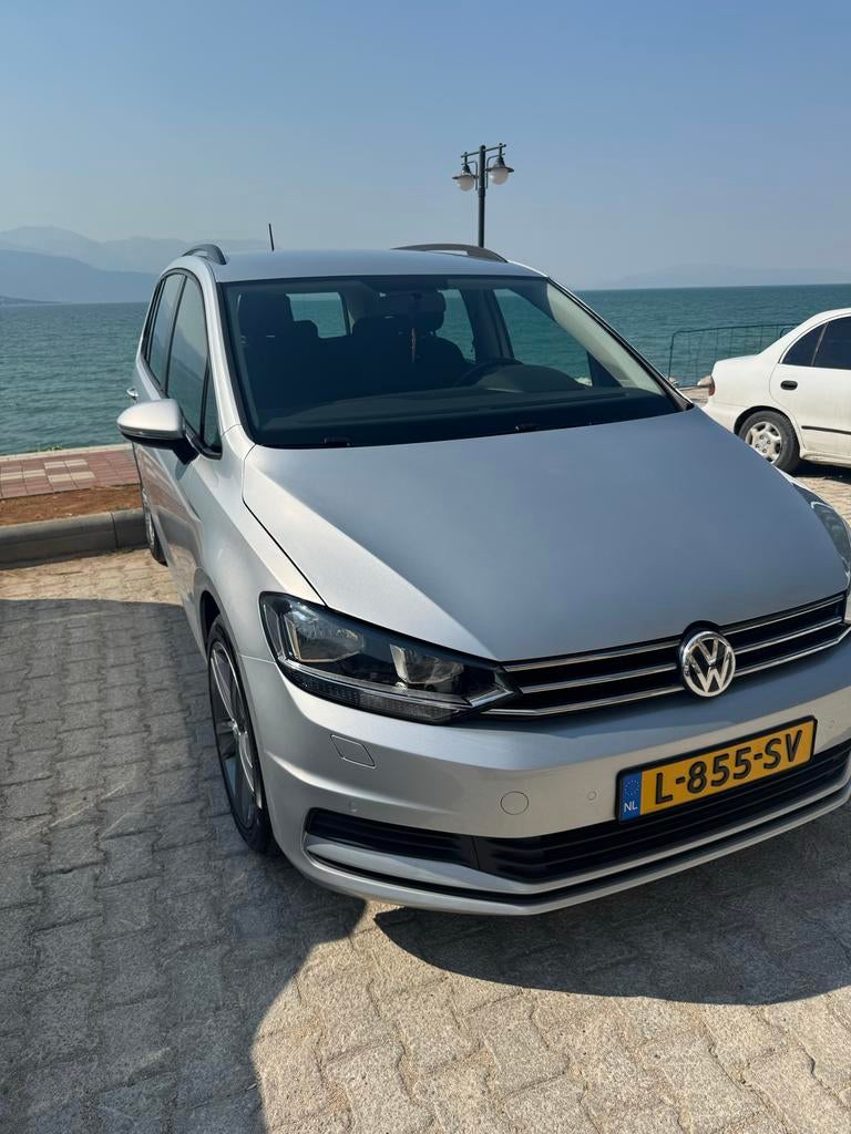Volkswagen Touran 1.4 TSI 110KW/150PK 7-DSG 2017 Grijs, Auto's, Euro 6, 4 cilinders, Leder, Grijs