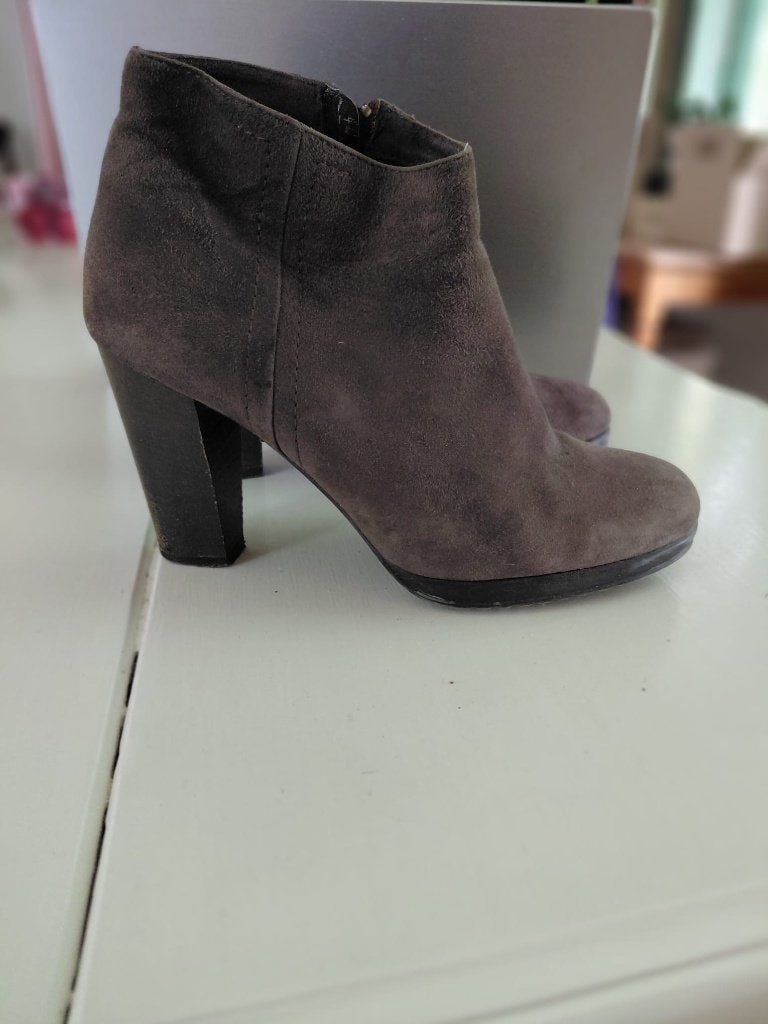 Suede Italiaanse enkellaarsjes donkergrijs maat 40, Kleding | Dames, Schoenen, Lage of Enkellaarzen, Lamica, Ophalen of Verzenden