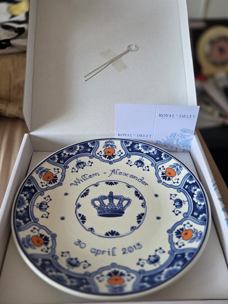 Nieuw in doos Royal Delft gedenkbord Willem Alexander, Ophalen of Verzenden