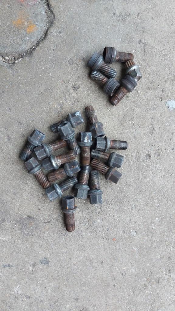Set wielbouten met slotbouten VW Passat 2001, Ophalen of Verzenden