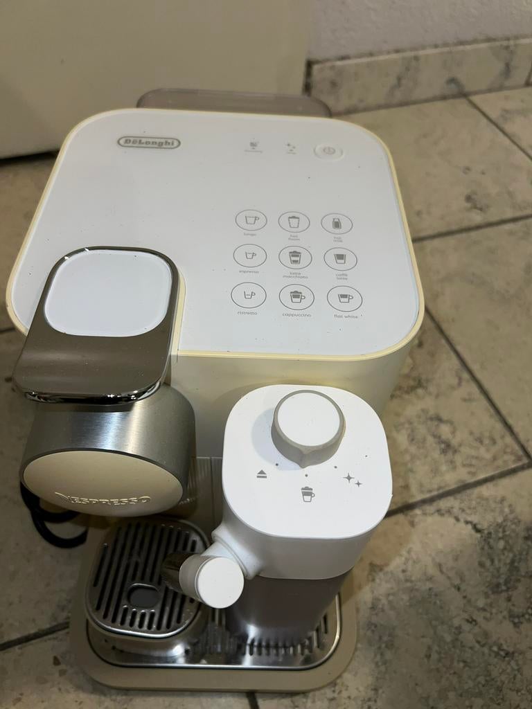 Nespresso DE LONGHI Gran Lattissima, Ophalen, Zo goed als nieuw, Espresso apparaat