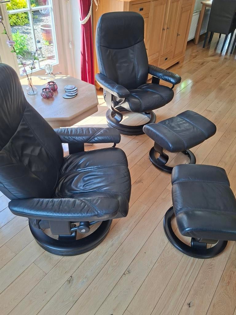 Stressless fauteuils met voetenbanken - Zwart leer, Ophalen, Gebruikt, Modern, comfortabel, 75 tot 100 cm