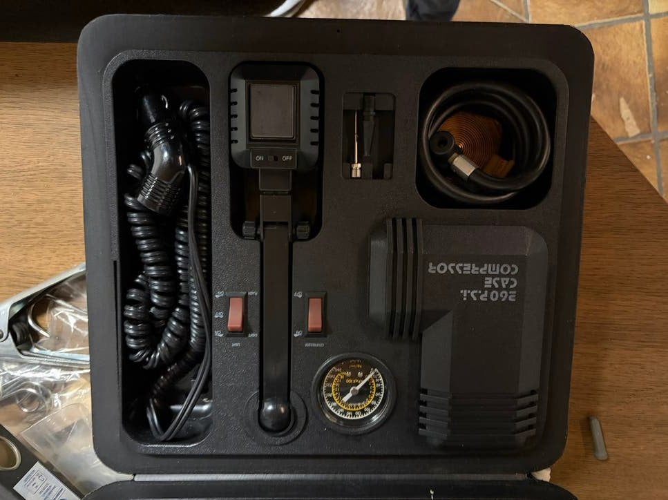 Good Hope 260 PSI 12V Auto Compressor in Koffer, Ophalen of Verzenden, Gebruikt