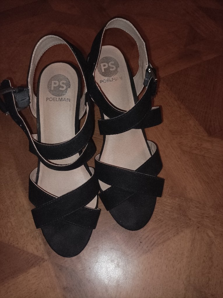 Poelman suedine sleehak sandalen maat 40, Poelman, Zwart, Zo goed als nieuw, Sandalen of Muiltjes