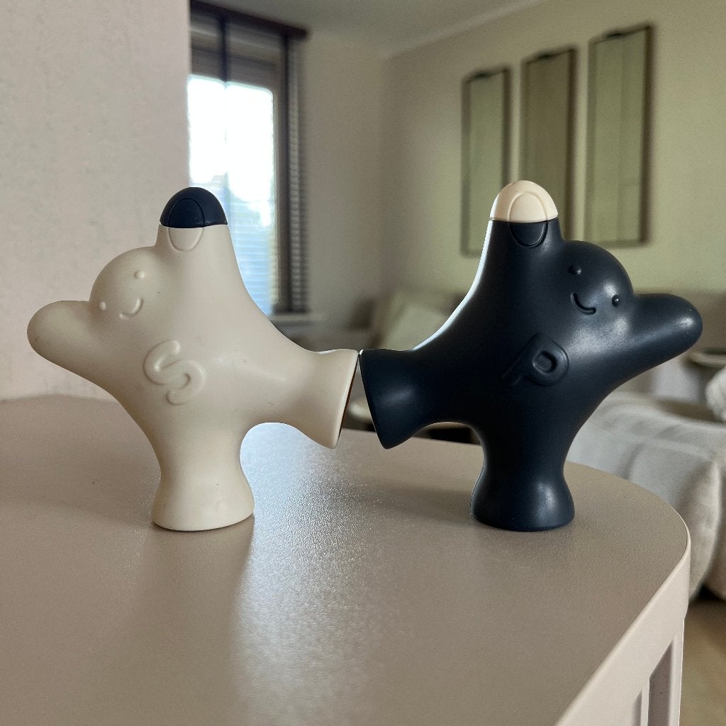Novelty leunende cartoon peper- en zoutstel, Antiek en Kunst, Ophalen of Verzenden