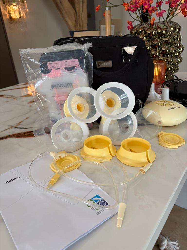 Medela kolf swing maxi + extras, Ophalen of Verzenden, Zo goed als nieuw, Borstkolf
