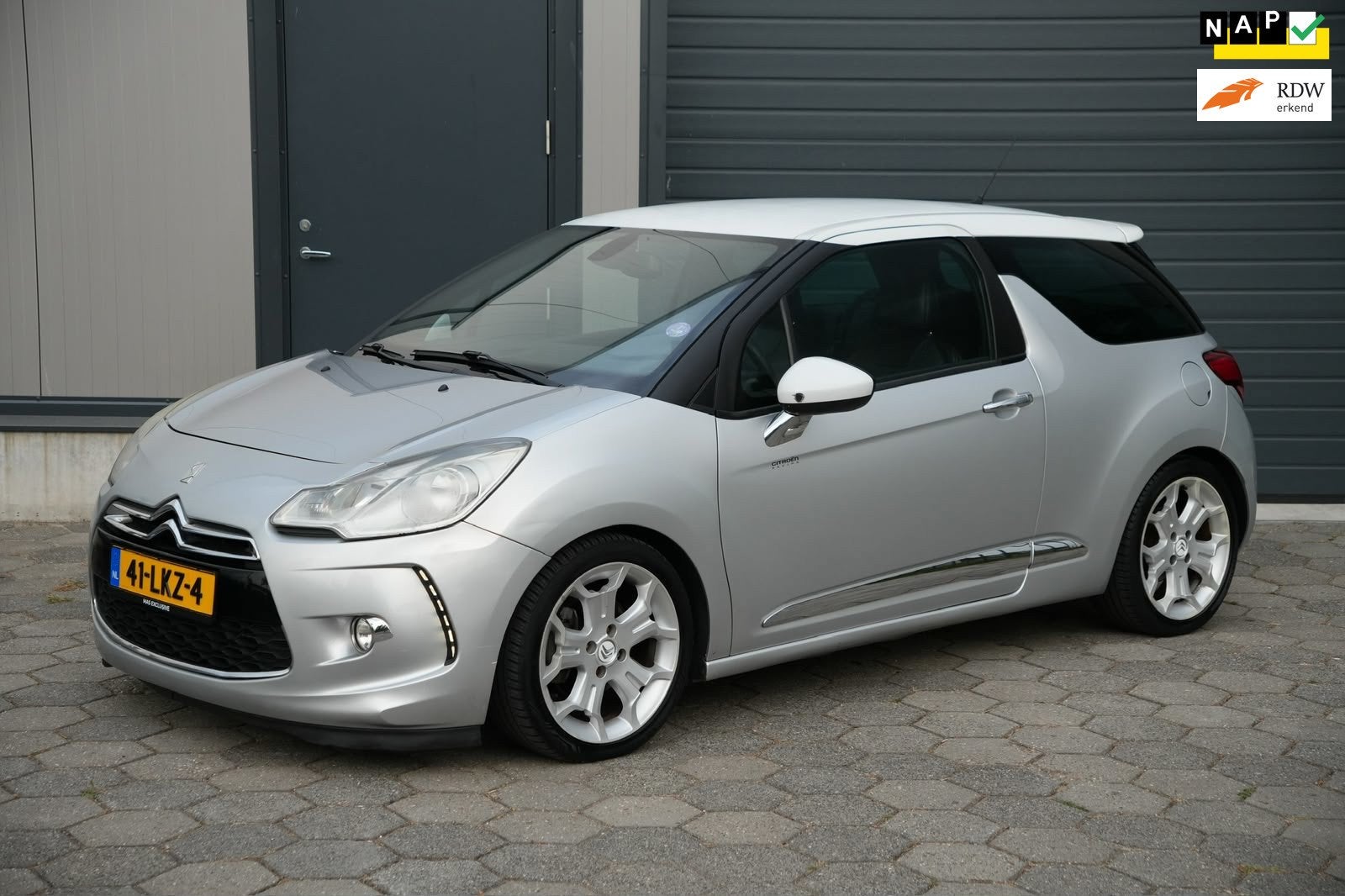 Citroen DS3 1.6 THP Sport Chic Vol Opties! 155PK 6-BAK, Leer, Auto's, Citroën, Euro 5, 15 km/l, Gebruikt, Zwart
