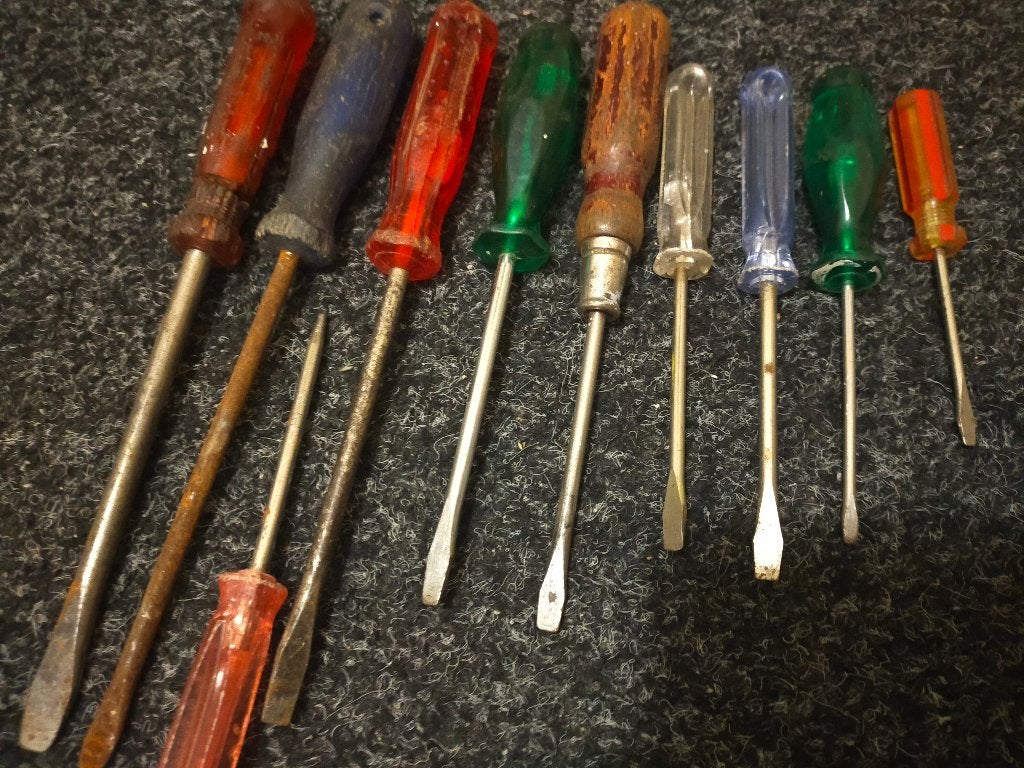 Platte schroevendraaiers + 1 priem, Doe-het-zelf en Verbouw, Ophalen, Gebruikt, Schroevendraaier