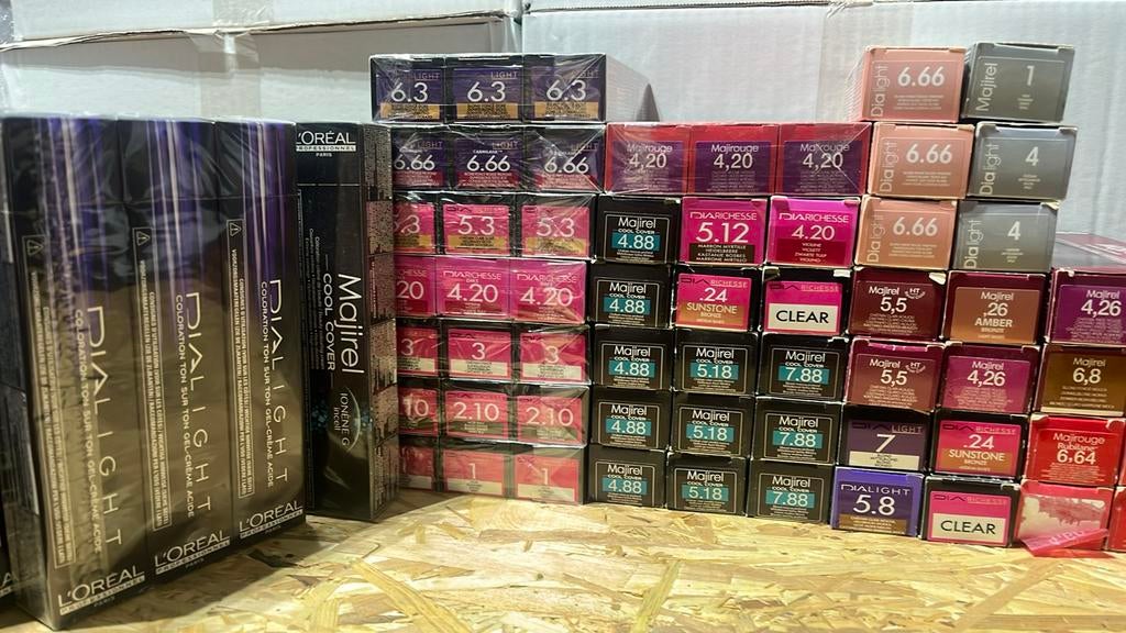 81 tube L'Oréal Professionnel Kappersverf - Diverse Kleuren, Ophalen of Verzenden, Nieuw, Overige typen