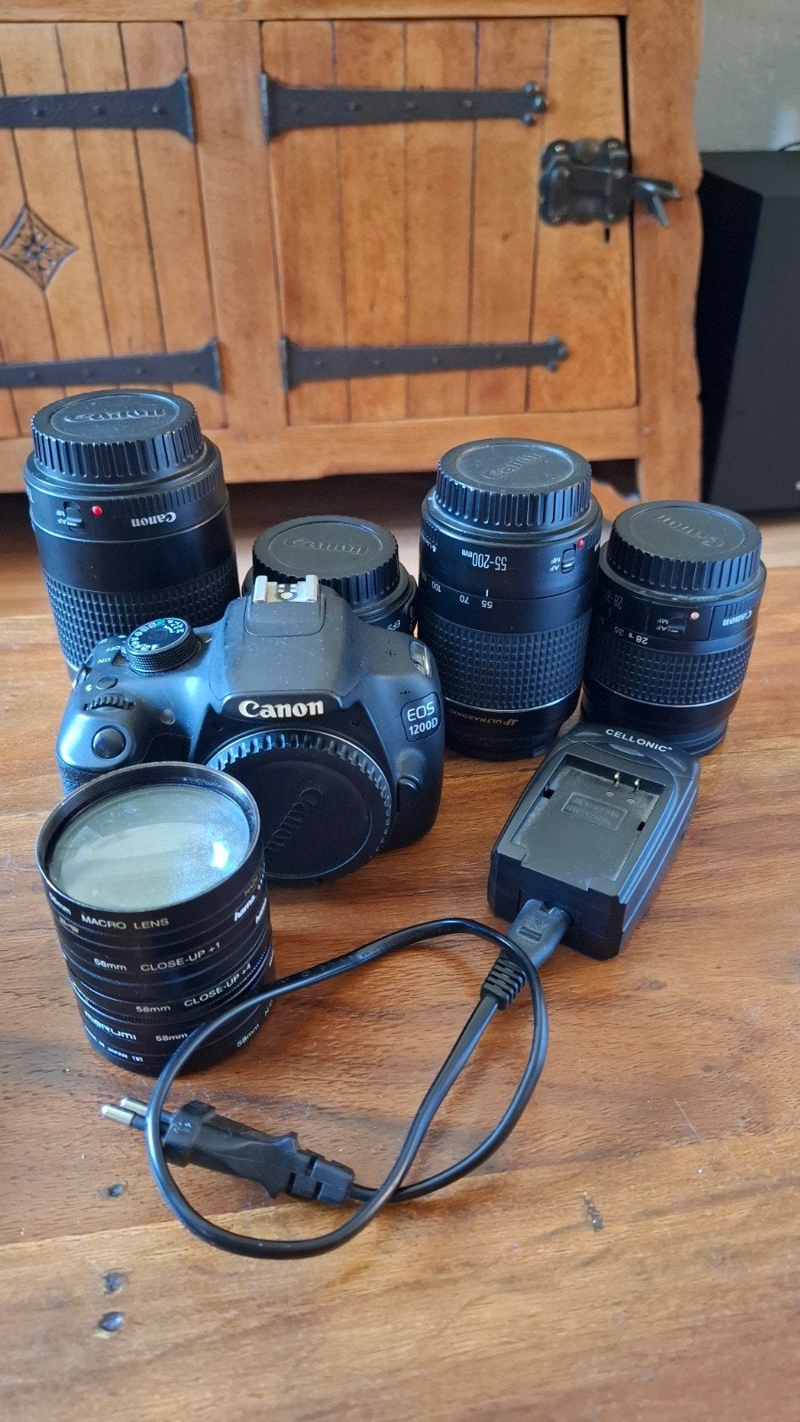 Zeer complete set lenzen met Canon EOS 1200D, Accu, Spiegelreflex, Canon, Ophalen of Verzenden