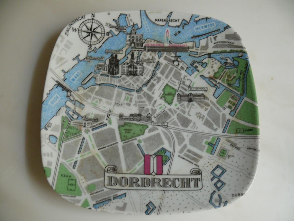 Dordrecht schaaltje/bordje vd  Meterfabriek,1950. vintage, Gebruikt, Ophalen of Verzenden, Schaal of Schalen, Overige stijlen