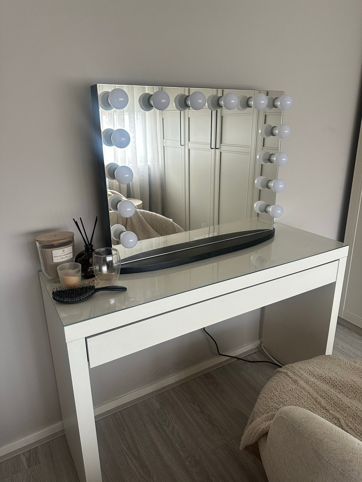 Malm kaptafel met op maat gemaakte bakjes, Ophalen, 100 tot 150 cm, Zo goed als nieuw, Minder dan 100 cm