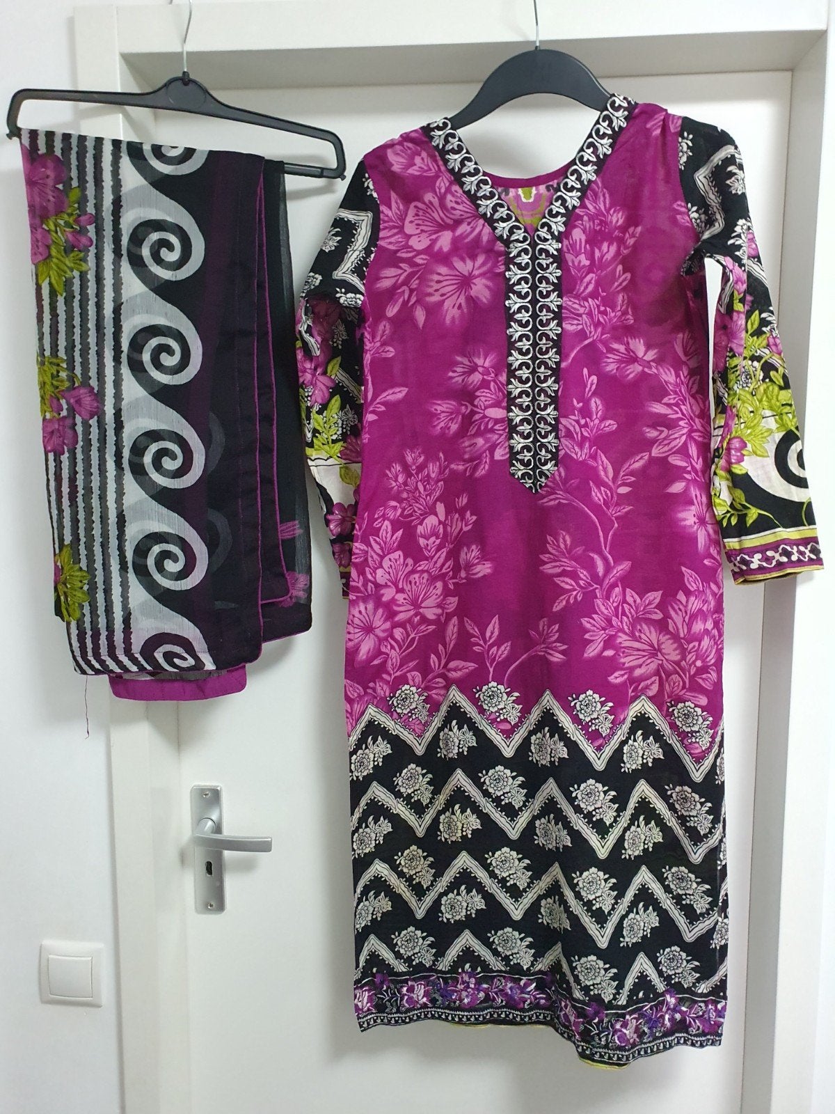 Prachtige roze pasrs Indiase jurk met borduursel - Maat M, Maat 38/40 (M), Overige typen, Ophalen of Verzenden, Roze