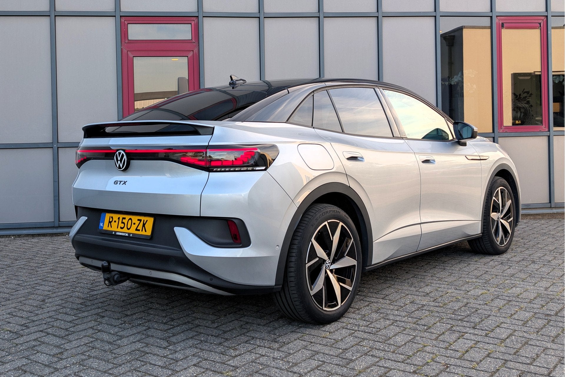 Volkswagen ID.5 GTX 77kWh SOH 89% Trekhaak (bj 2022), Auto's, Dealer onderhouden, Zwart, Met garantie (alle), Leder en Stof