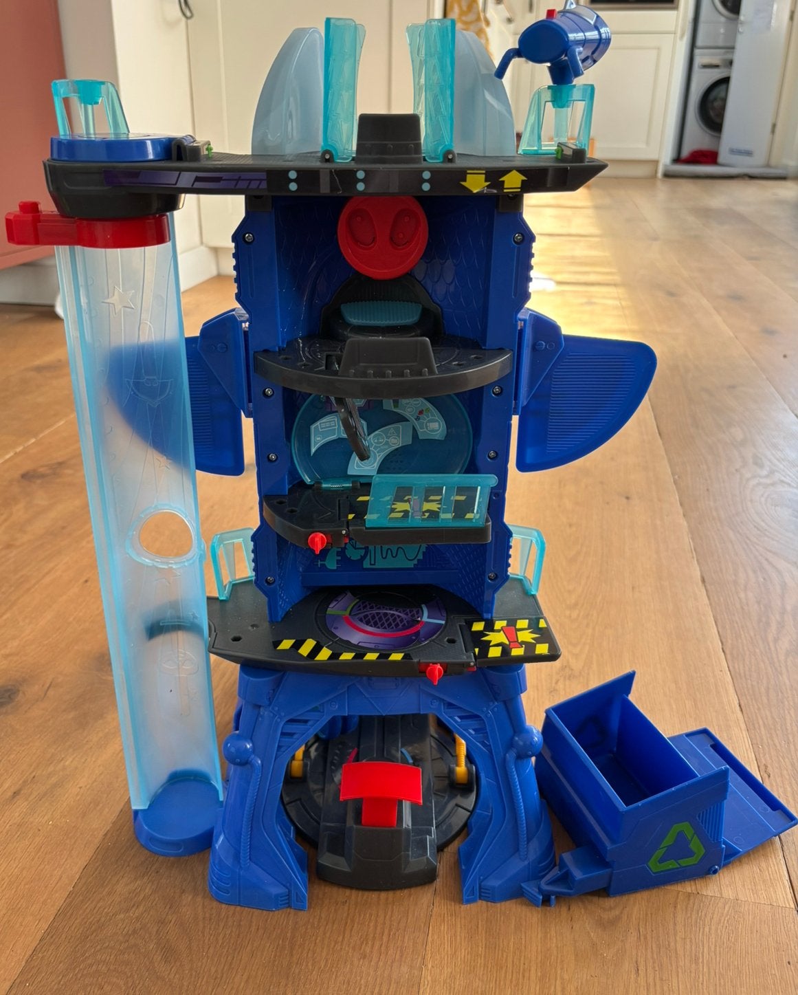 PJ Masks toren, voertuigen en poppetjes, Ophalen, Zo goed als nieuw