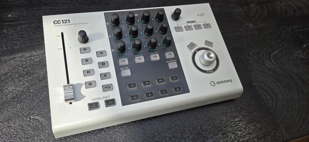 Steinberg CC121 Advanced Integration Controller, Muziek en Instrumenten, Ophalen of Verzenden, Zo goed als nieuw, Minder dan 5 kanalen