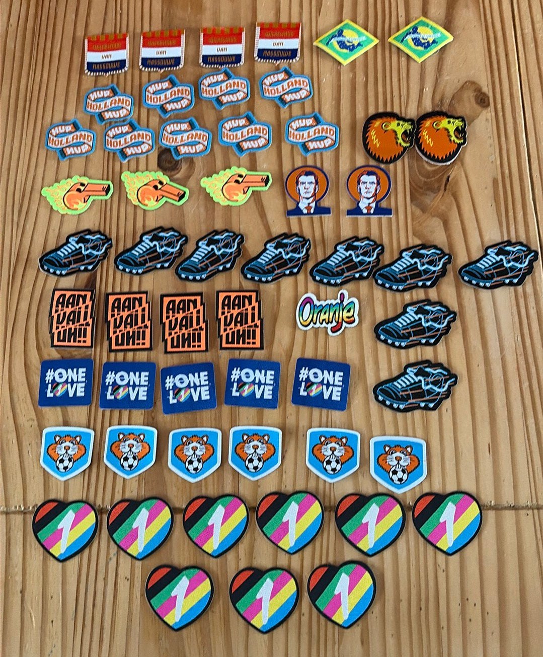 Diverse wk strijkpatches emblemen -Voetbal, Ophalen of Verzenden, Nieuw, Hotfix patronen