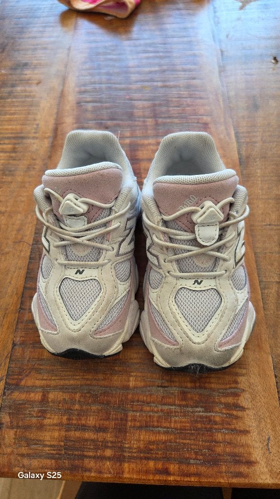 New Balance sneakers voor kinderen - Zo goed als nieuw, Sportschoenen, Zo goed als nieuw, New Balance, Verzenden