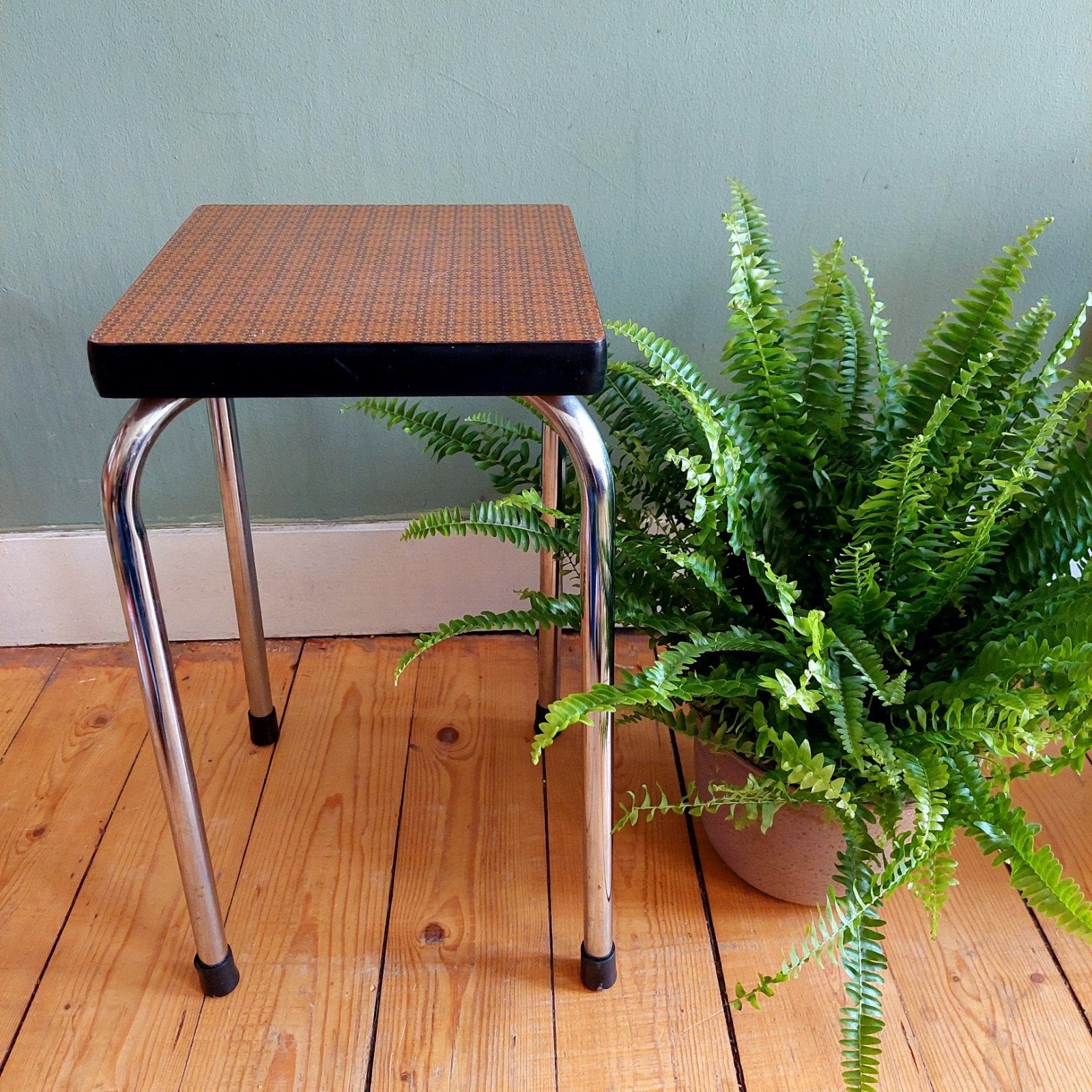 Lucky Vintage sixties keuken krukje of plantentafel, Huis en Inrichting, Ophalen, Overige materialen, Gebruikt, .