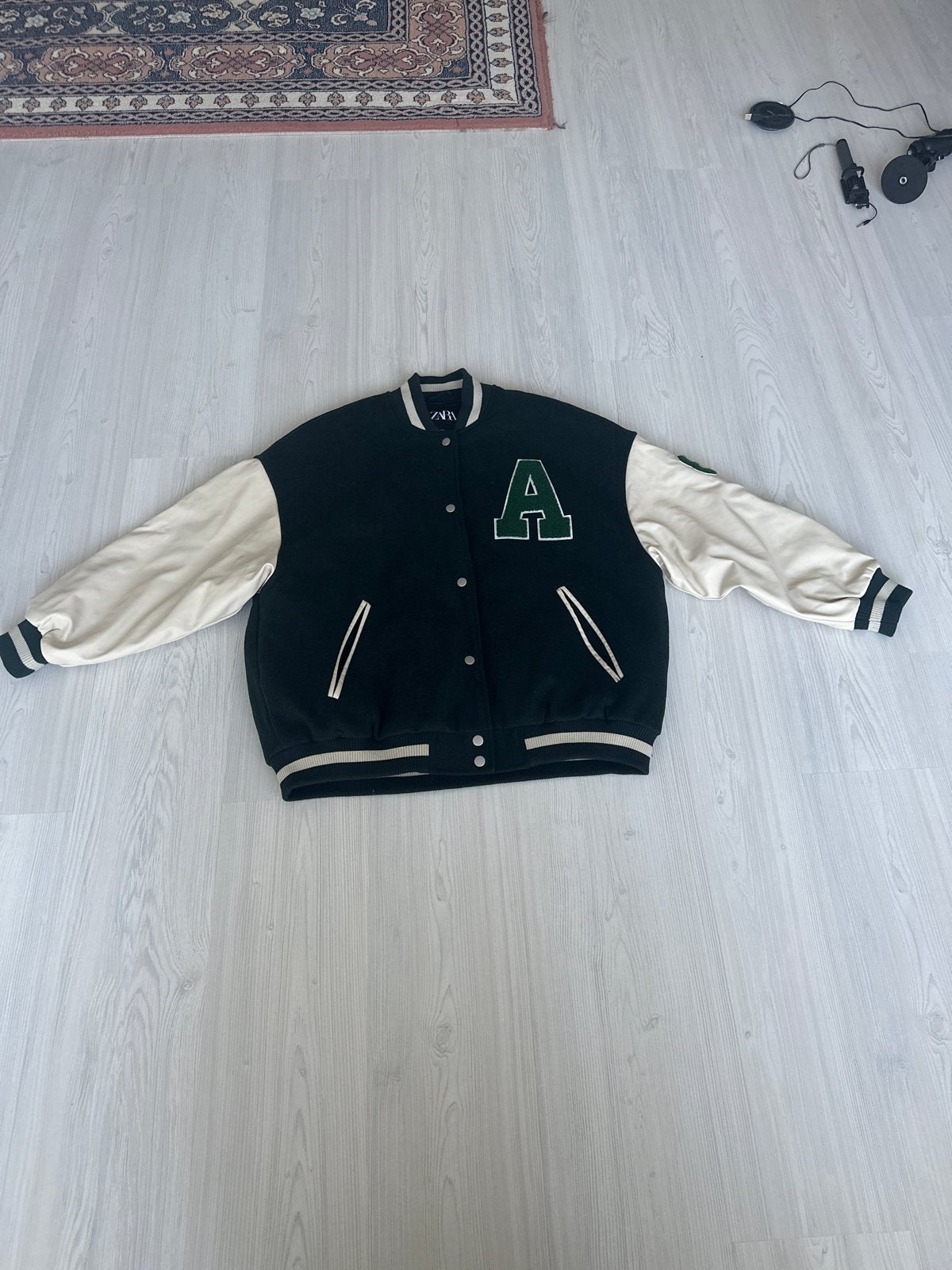 Zara Varsity Jacket - Zwart/Crème - Maat S, Ophalen, Zo goed als nieuw, Maat 46 (S) of kleiner, Zwart