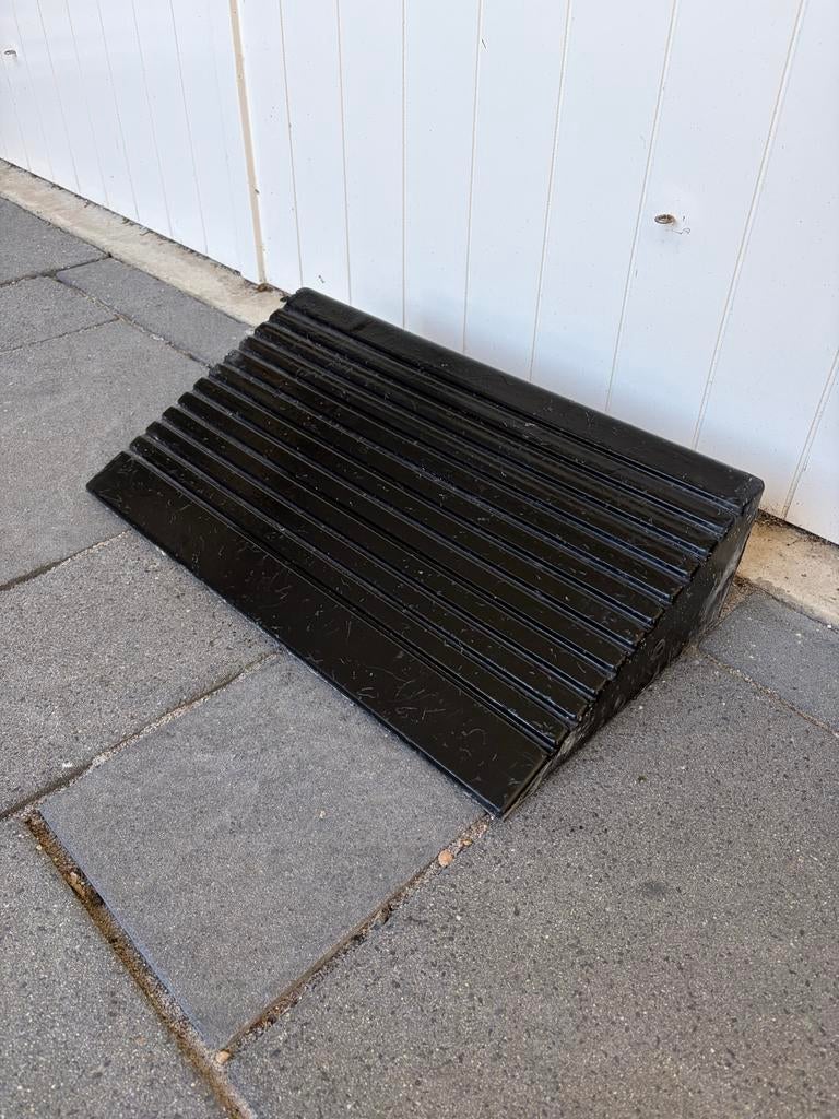 Rubberen drempelhulp 15 cm hoog, Ophalen, Gebruikt, Rubber