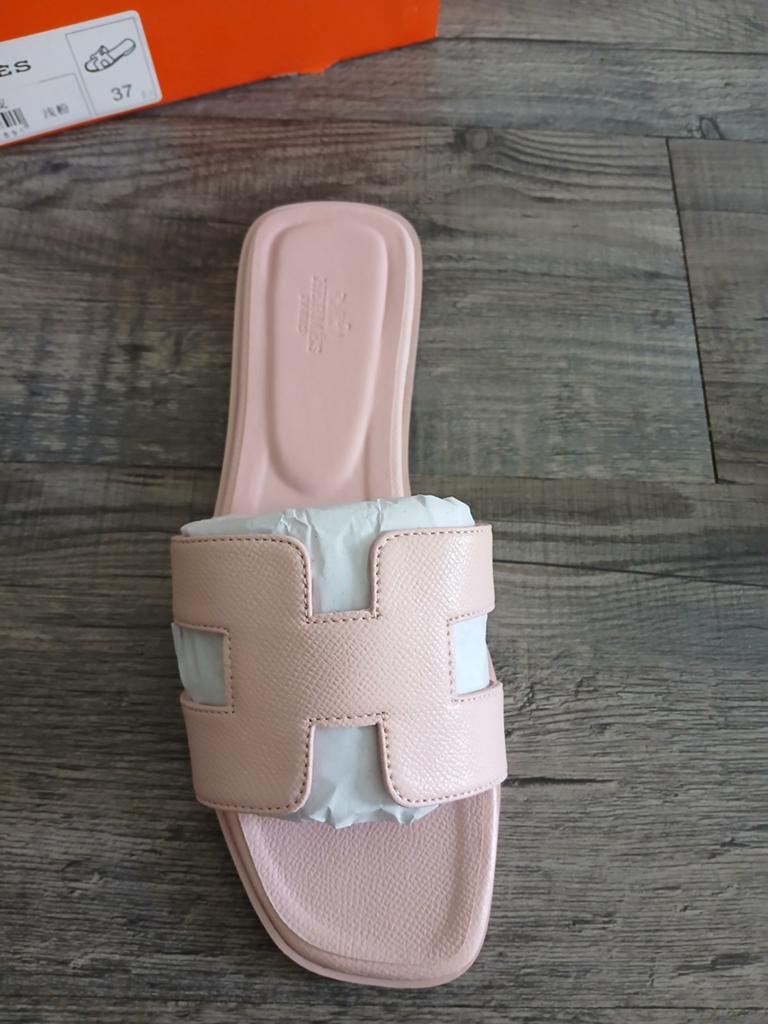 Hermes slippers roze mt 37, Kleding | Dames, Schoenen, Ophalen of Verzenden, Nieuw, Roze