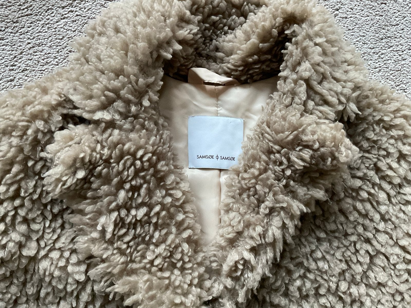 Samsøe & Samsøe teddy jas - Zo goed als nieuw, Ophalen of Verzenden, Zo goed als nieuw, Maat 38/40 (M), Beige
