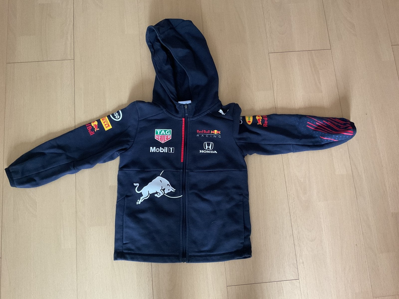 Puma Red Bull racing vestje met capuchon mt 116, Kinderen en Baby's, Kinderkleding | Maat 116, Ophalen of Verzenden, Zo goed als nieuw