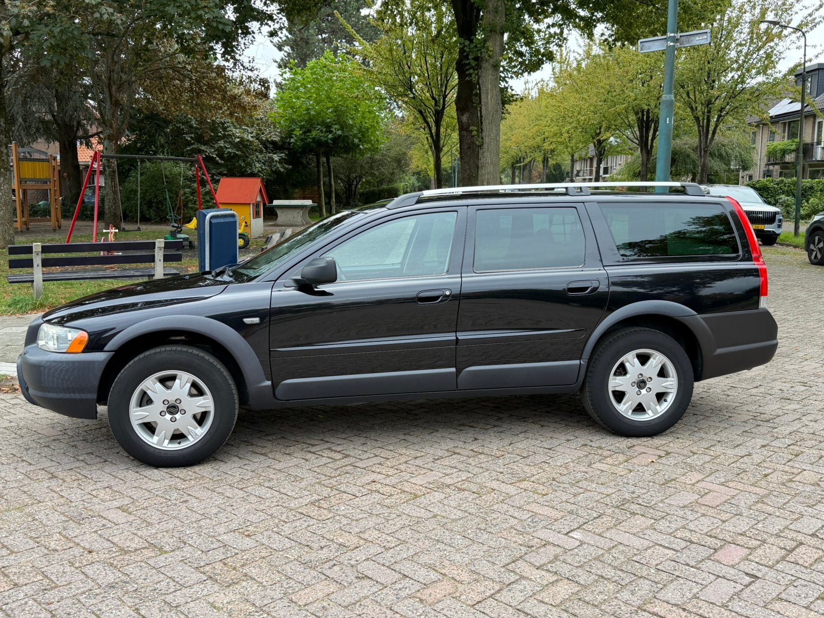 Volvo XC70 2.5 T AWD  Automaat  2005 Zwart, Auto's, Automaat, 1800 kg, Zwart, XC70