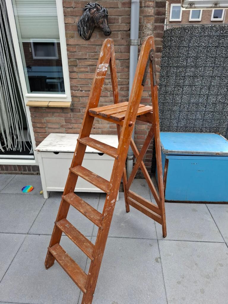 Vintage houten trapje / keukentrapje - 120 cm hoog, Antiek en Kunst, Curiosa en Brocante, Ophalen