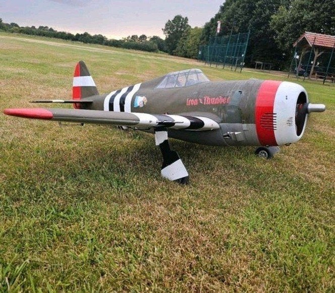 P-47 Razorback RC Vliegtuig - 1.80m spanwijdte, RTF, Ophalen, Gebruikt, Benzine, RTF (Ready to Fly)