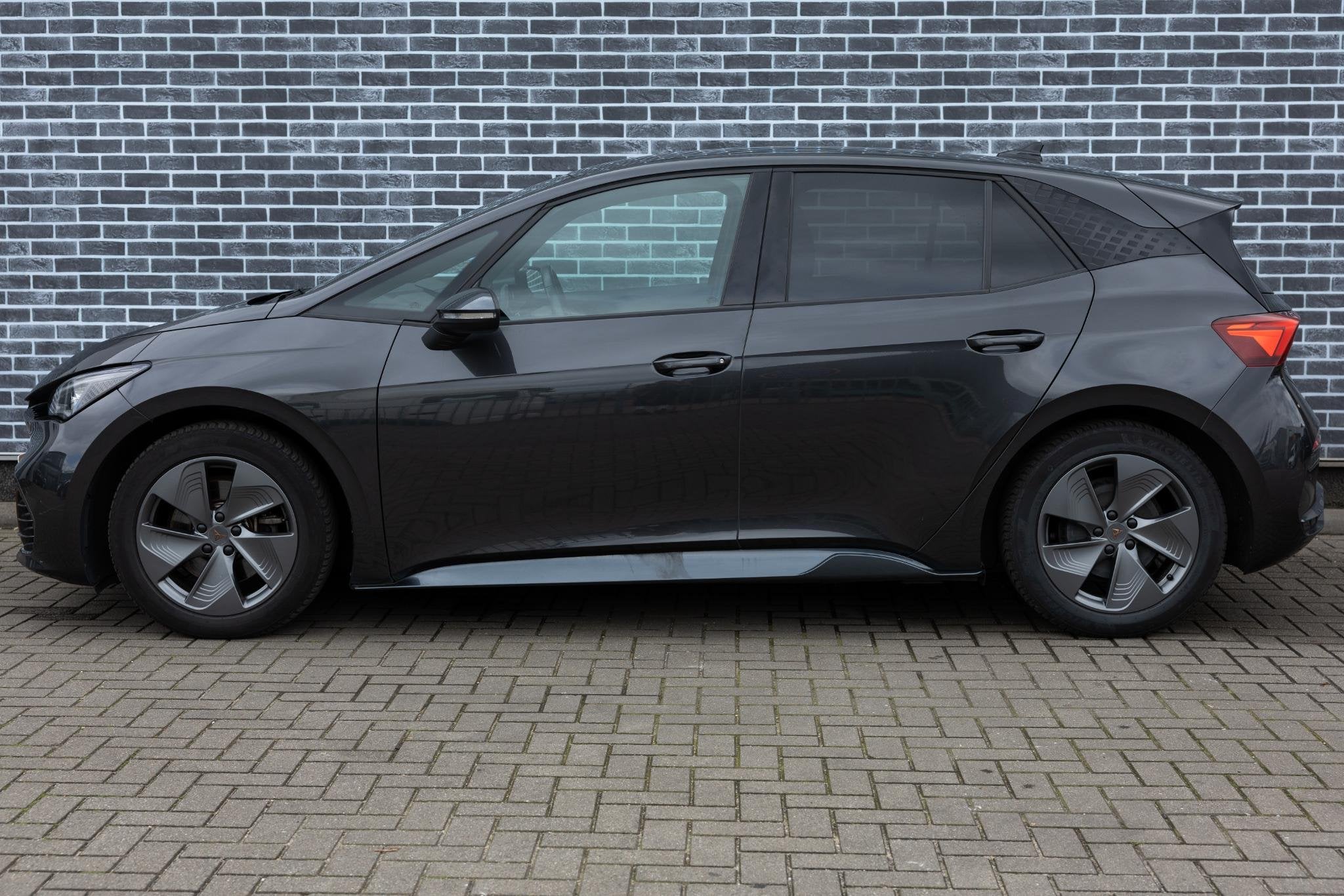 CUPRA Born Essential 62 kWh | Parkeersensoren | Climate Cont, Gebruikt, Zwart, 375 min, Origineel Nederlands