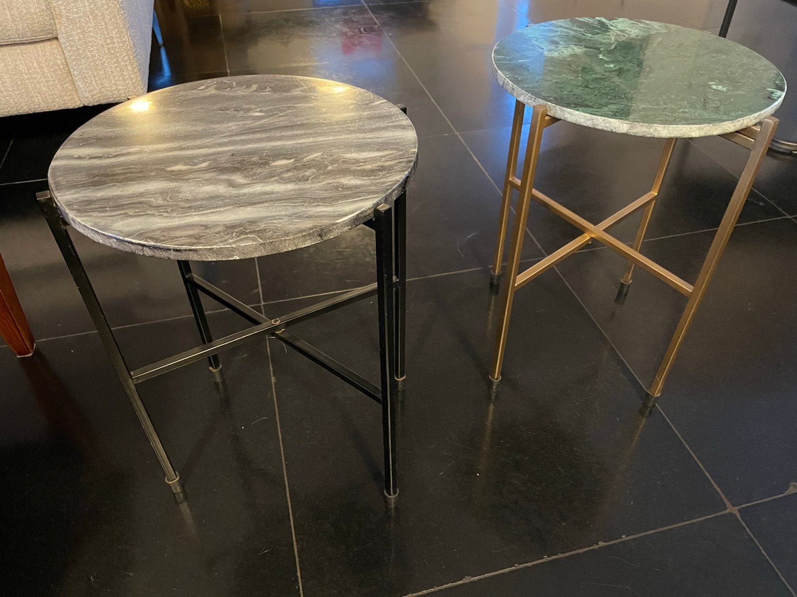 Set van 2 sidetables met marmeren blad, 36cm diameter, Minder dan 55 cm, Gebruikt, Metaal of Aluminium, Rond