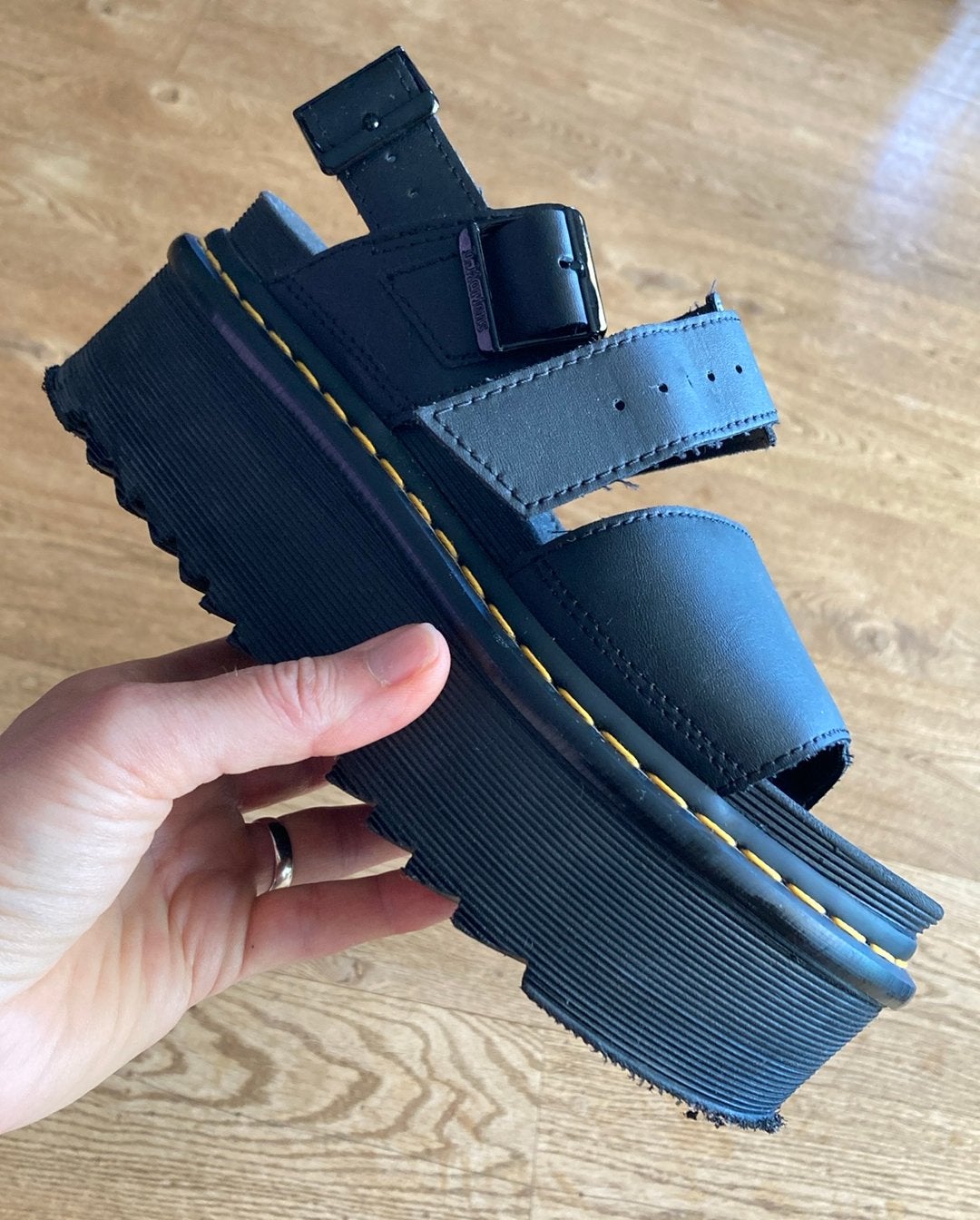 Dr. Martens Sandalen Voss Black Hydro dames zwart maat 37, Kleding | Dames, Schoenen, Ophalen, Zo goed als nieuw, Zwart, Sandalen of Muiltjes