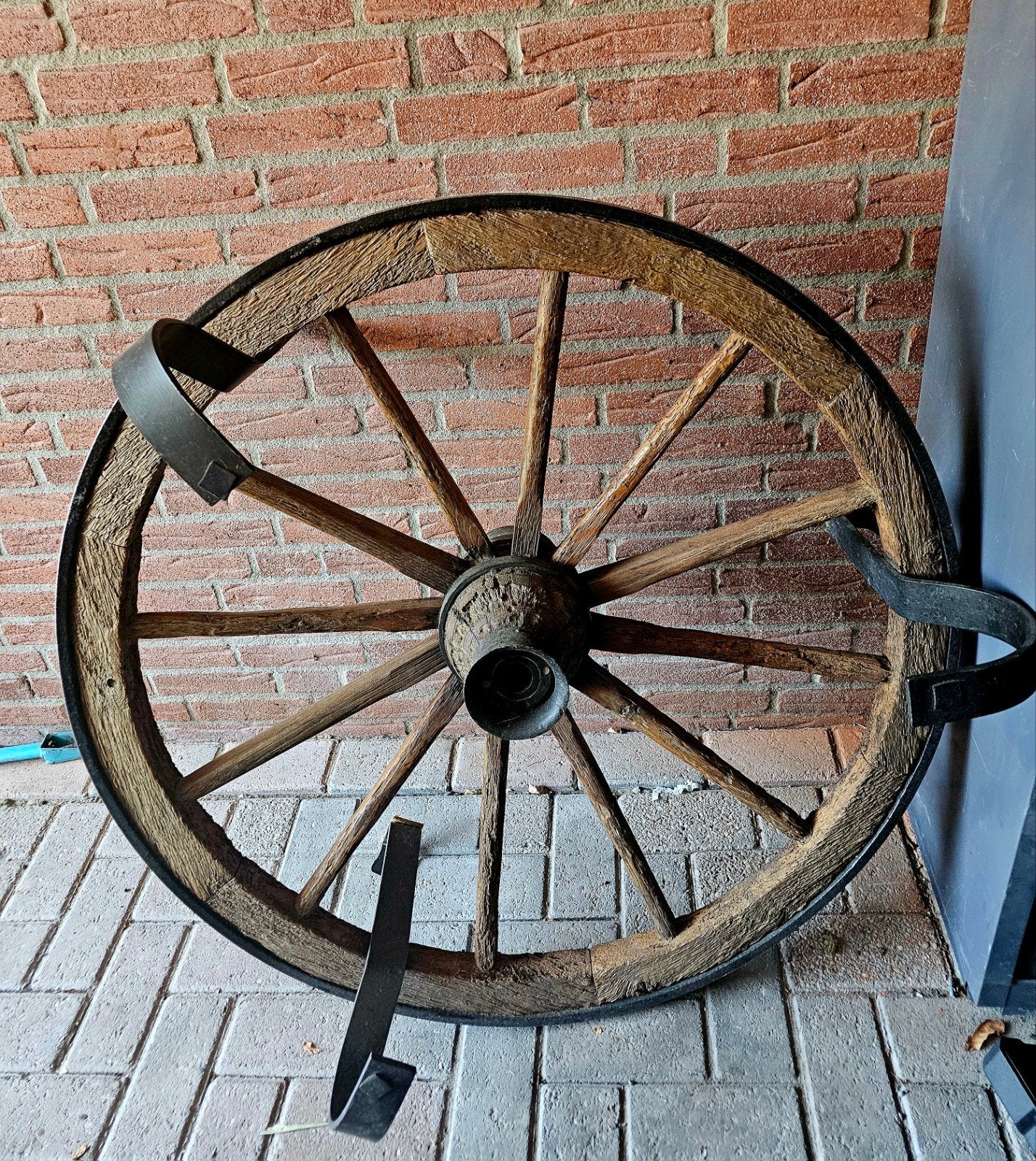 Unieke tafel van authentiek koetswiel - decoratief, Antiek en Kunst, Ophalen of Verzenden