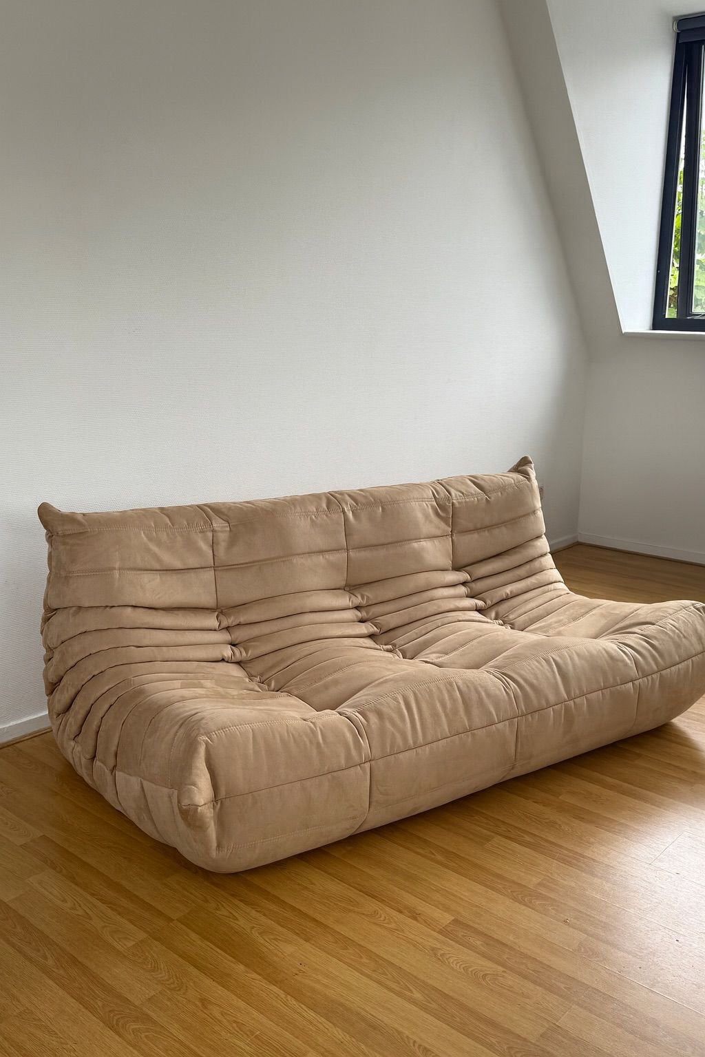 Ligne Roset Togo 3-zitsbank – Nieuw, Ophalen of Verzenden, Zo goed als nieuw, Tweepersoons, Beige