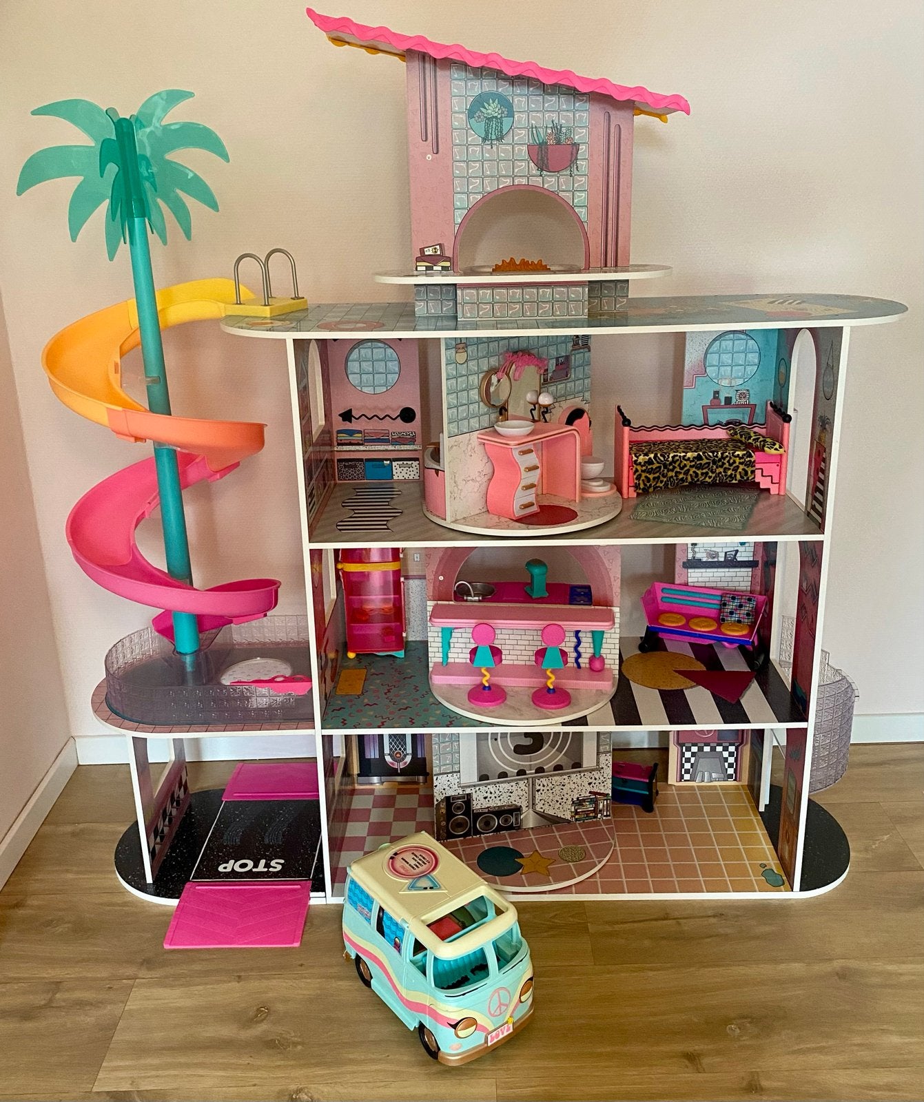 LOL Surprise OMG Huis met accessoires en snackwagen, Ophalen, Zo goed als nieuw, Meisje