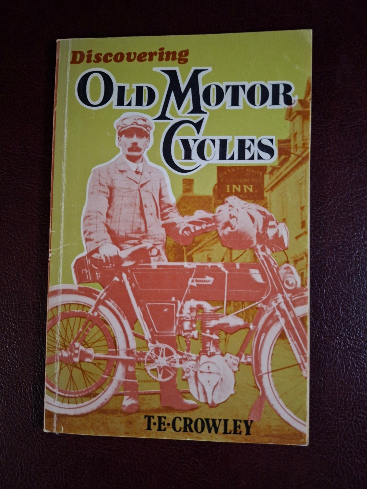 Speed Queens & Discovering Old Motor Cycles boeken, Ophalen of Verzenden, Gelezen, Marvano, T.E. Crowley