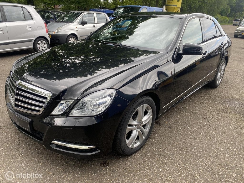 Mercedes E-klasse 350 CGI 306PK Avantgarde 91.DKM AUT LEDER, Auto's, Automaat, Achterwielaandrijving, Gebruikt, Zwart