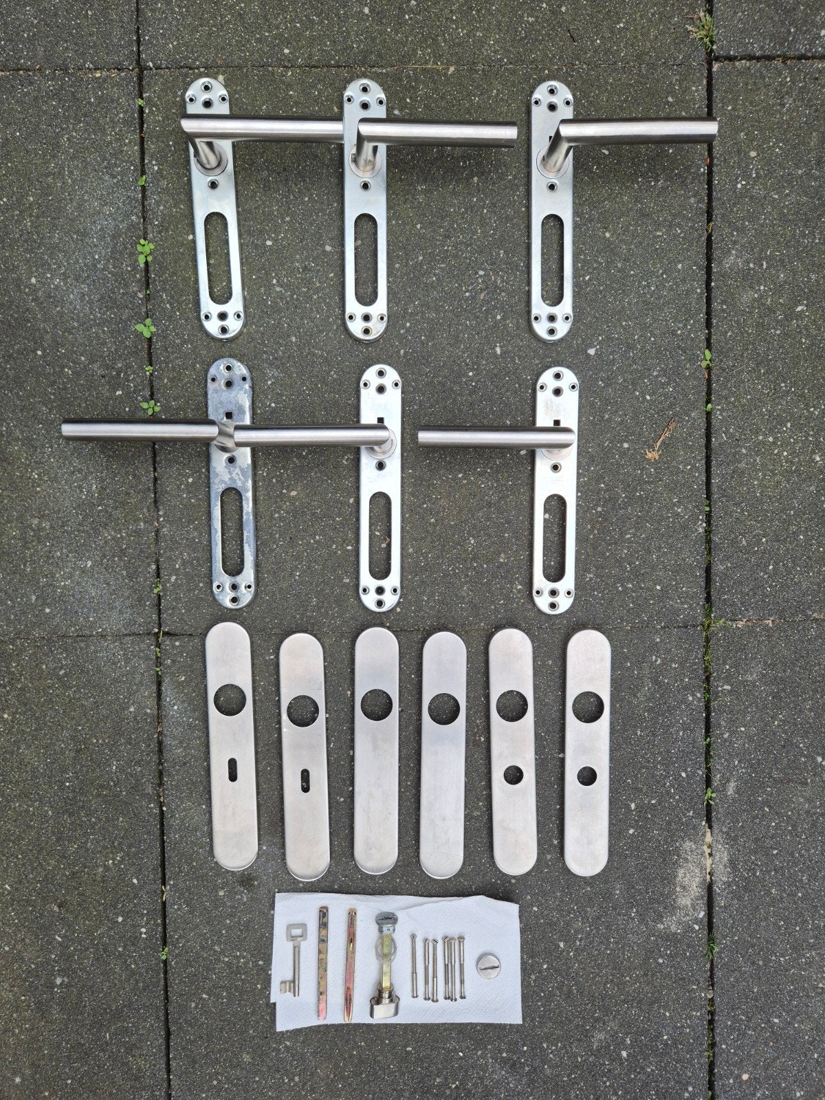 3x complete deurklinken op schild voor binnendeuren, Ophalen of Verzenden, Zo goed als nieuw